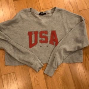 This is a Forever 21, long sleeve airy thin comfy long sleeve/ layering piece…